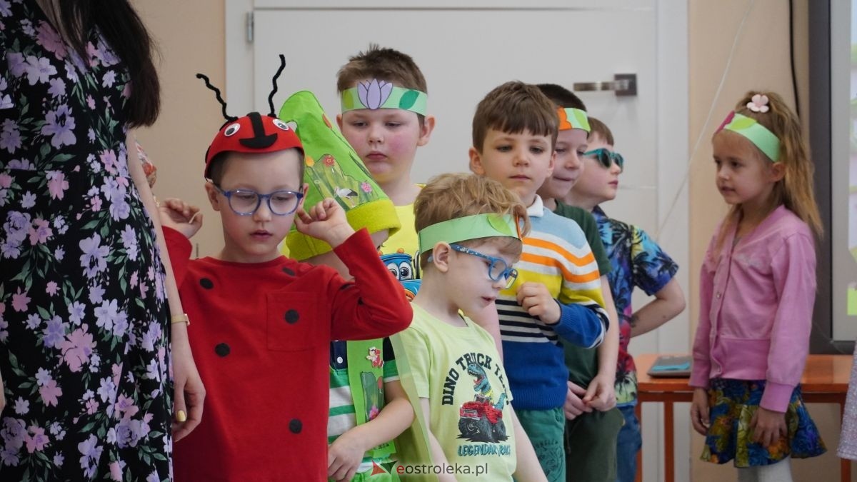 Wiosenne przebieranki w „Krainie Radości”. Dzieci z Przedszkola Miejskiego nr 8 przywitały wiosnę! [20.03.2026] - zdjęcie #46 - eOstroleka.pl