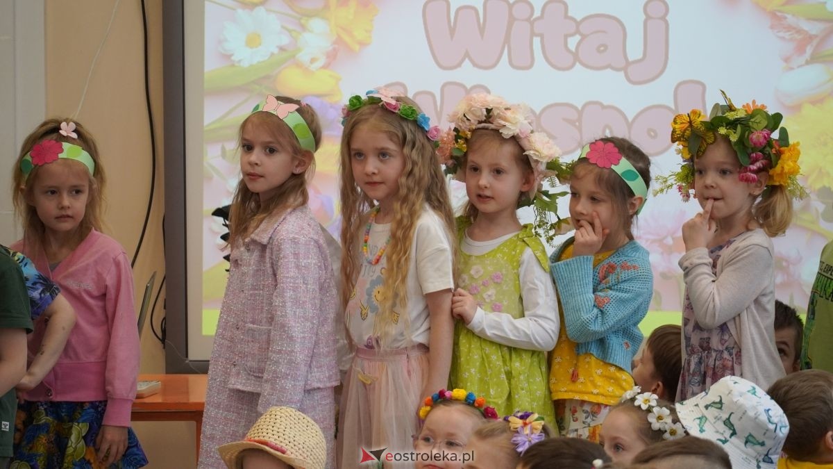 Wiosenne przebieranki w „Krainie Radości”. Dzieci z Przedszkola Miejskiego nr 8 przywitały wiosnę! [20.03.2026] - zdjęcie #45 - eOstroleka.pl