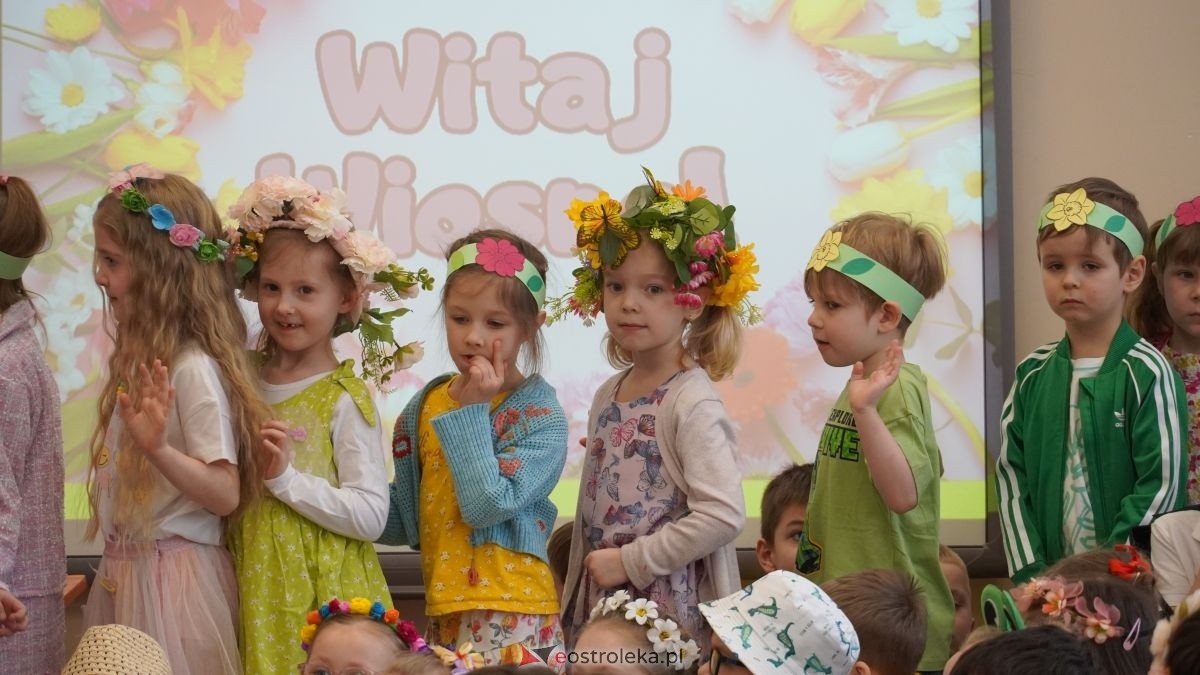 Wiosenne przebieranki w „Krainie Radości”. Dzieci z Przedszkola Miejskiego nr 8 przywitały wiosnę! [20.03.2026] - zdjęcie #44 - eOstroleka.pl