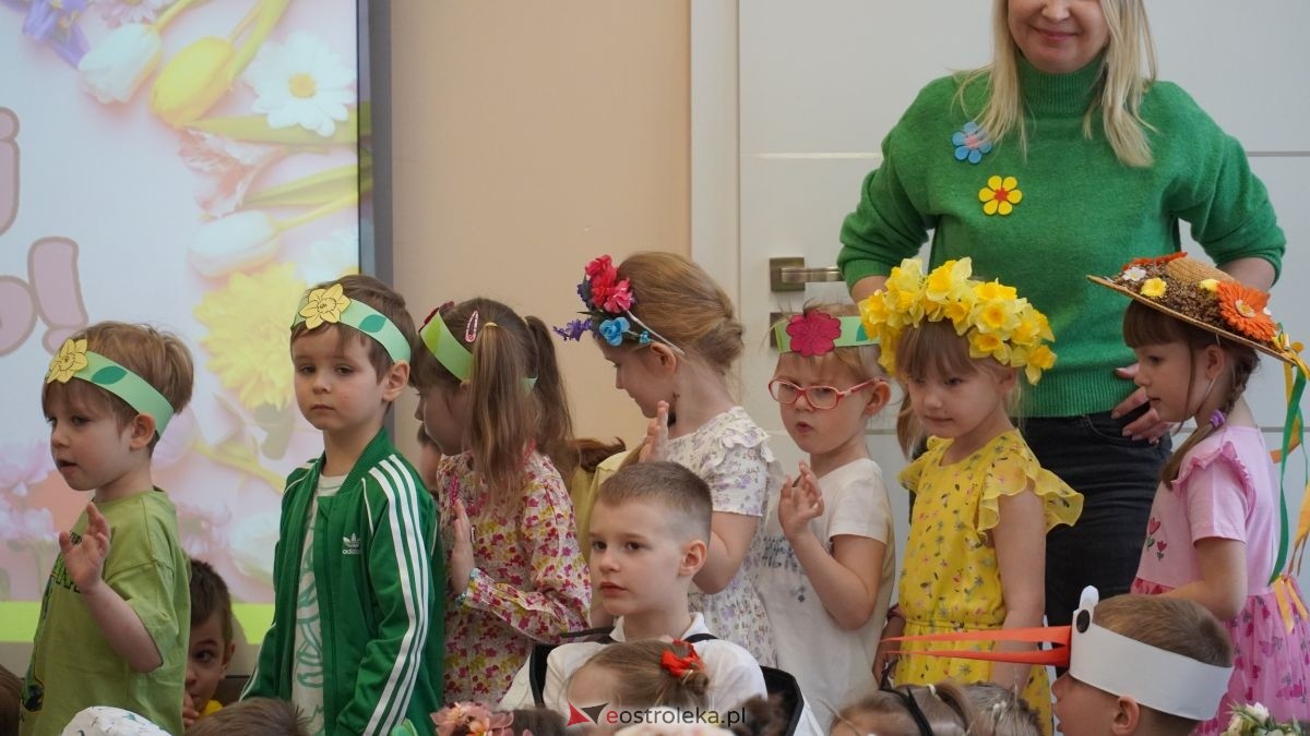 Wiosenne przebieranki w „Krainie Radości”. Dzieci z Przedszkola Miejskiego nr 8 przywitały wiosnę! [20.03.2026] - zdjęcie #43 - eOstroleka.pl