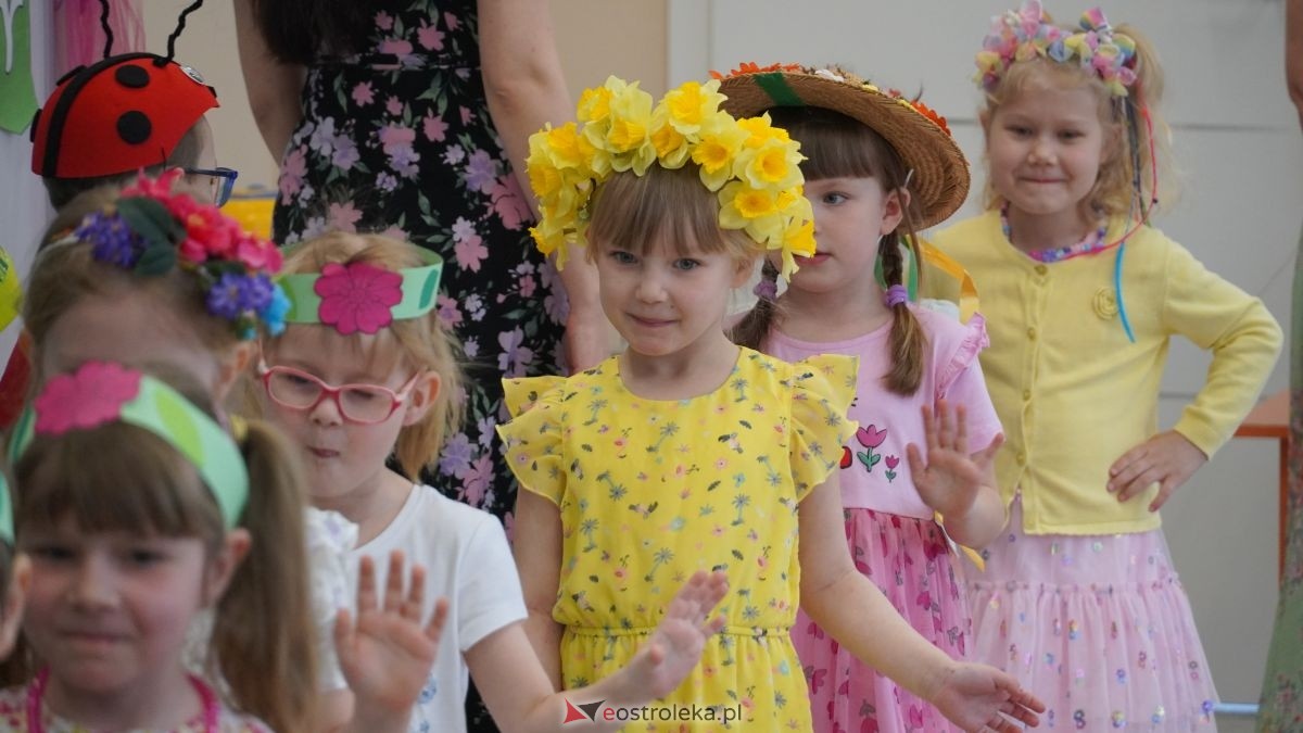 Wiosenne przebieranki w „Krainie Radości”. Dzieci z Przedszkola Miejskiego nr 8 przywitały wiosnę! [20.03.2026] - zdjęcie #40 - eOstroleka.pl