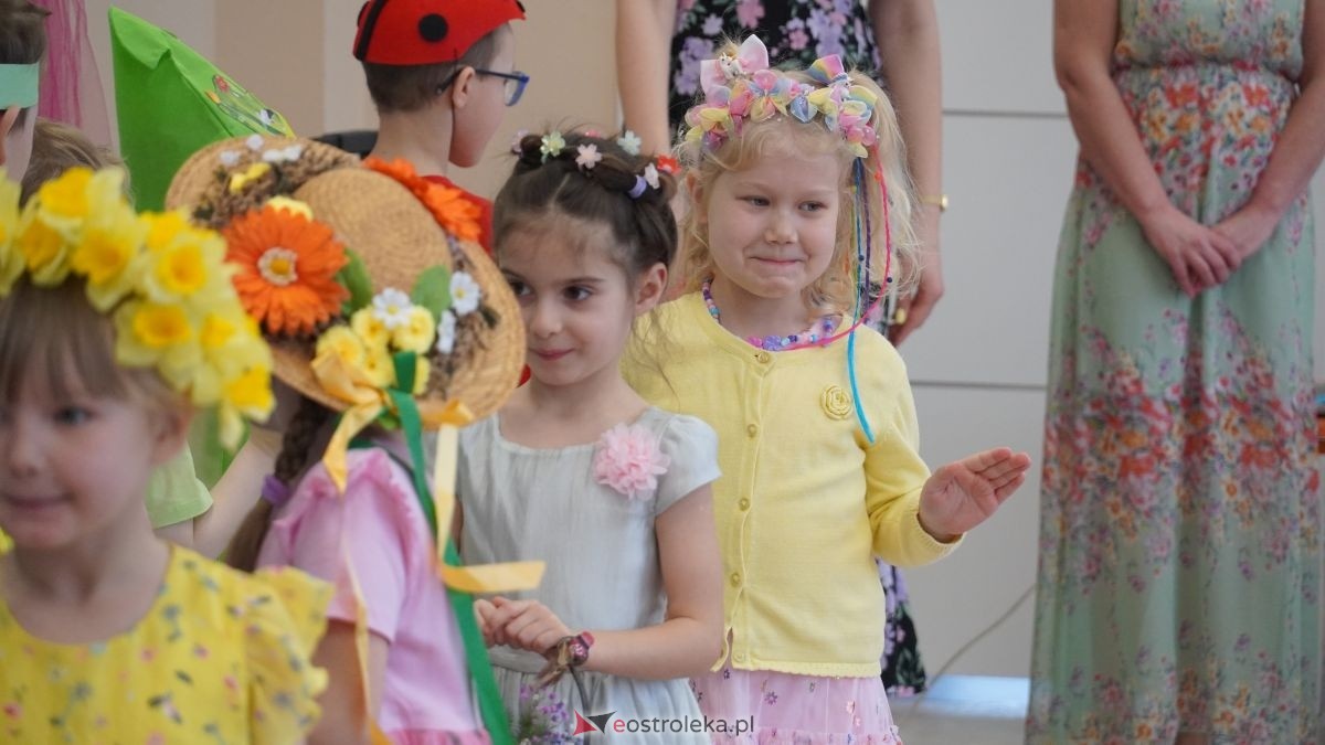 Wiosenne przebieranki w „Krainie Radości”. Dzieci z Przedszkola Miejskiego nr 8 przywitały wiosnę! [20.03.2026] - zdjęcie #39 - eOstroleka.pl