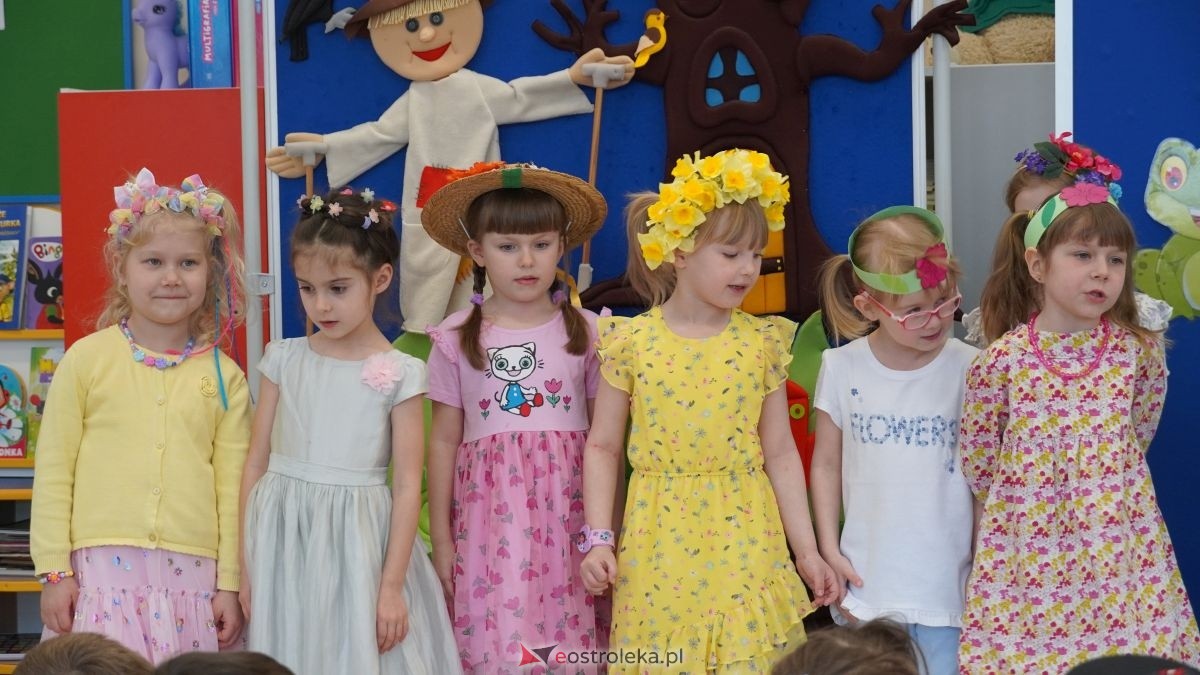 Wiosenne przebieranki w „Krainie Radości”. Dzieci z Przedszkola Miejskiego nr 8 przywitały wiosnę! [20.03.2026] - zdjęcie #29 - eOstroleka.pl