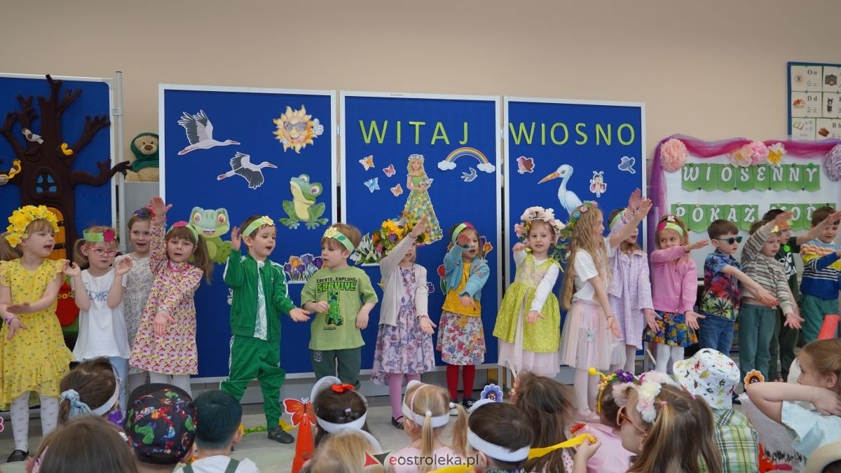 Wiosenne przebieranki w „Krainie Radości”. Dzieci z Przedszkola Miejskiego nr 8 przywitały wiosnę! [20.03.2026] - zdjęcie #28 - eOstroleka.pl