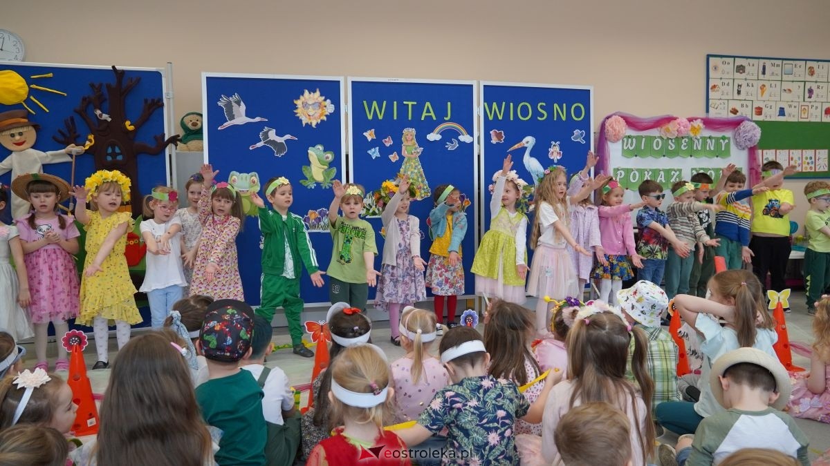 Wiosenne przebieranki w „Krainie Radości”. Dzieci z Przedszkola Miejskiego nr 8 przywitały wiosnę! [20.03.2026] - zdjęcie #26 - eOstroleka.pl