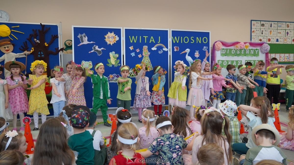 Wiosenne przebieranki w „Krainie Radości”. Dzieci z Przedszkola Miejskiego nr 8 przywitały wiosnę! [20.03.2026] - zdjęcie #25 - eOstroleka.pl