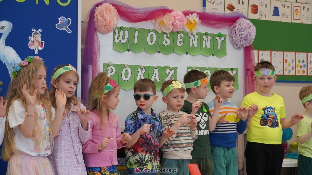 Wiosenne przebieranki w „Krainie Radości”. Dzieci z Przedszkola Miejskiego nr 8 przywitały wiosnę! [20.03.2026] - zdjęcie #22 - eOstroleka.pl