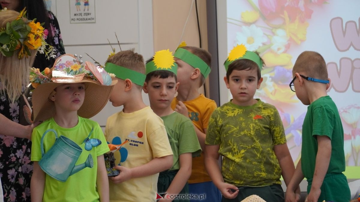 Wiosenne przebieranki w „Krainie Radości”. Dzieci z Przedszkola Miejskiego nr 8 przywitały wiosnę! [20.03.2026] - zdjęcie #21 - eOstroleka.pl