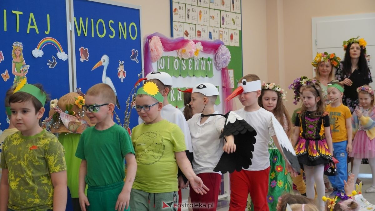 Wiosenne przebieranki w „Krainie Radości”. Dzieci z Przedszkola Miejskiego nr 8 przywitały wiosnę! [20.03.2026] - zdjęcie #19 - eOstroleka.pl