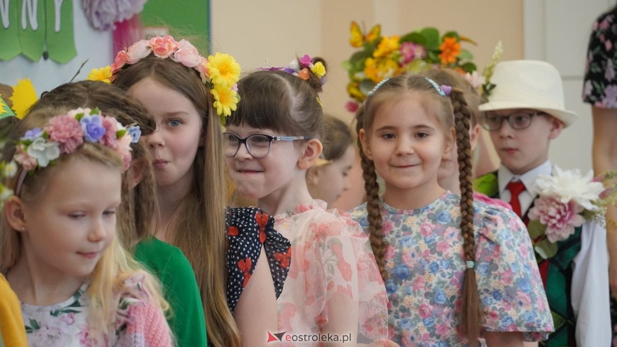 Wiosenne przebieranki w „Krainie Radości”. Dzieci z Przedszkola Miejskiego nr 8 przywitały wiosnę! [20.03.2026] - zdjęcie #17 - eOstroleka.pl