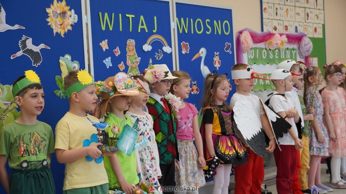 Wiosenne przebieranki w „Krainie Radości”. Dzieci z Przedszkola Miejskiego nr 8 przywitały wiosnę! [20.03.2026] - zdjęcie #16 - eOstroleka.pl
