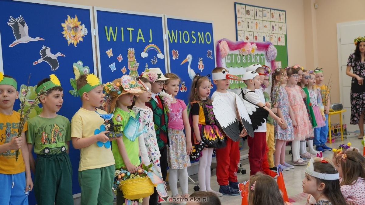 Wiosenne przebieranki w „Krainie Radości”. Dzieci z Przedszkola Miejskiego nr 8 przywitały wiosnę! [20.03.2026] - zdjęcie #15 - eOstroleka.pl