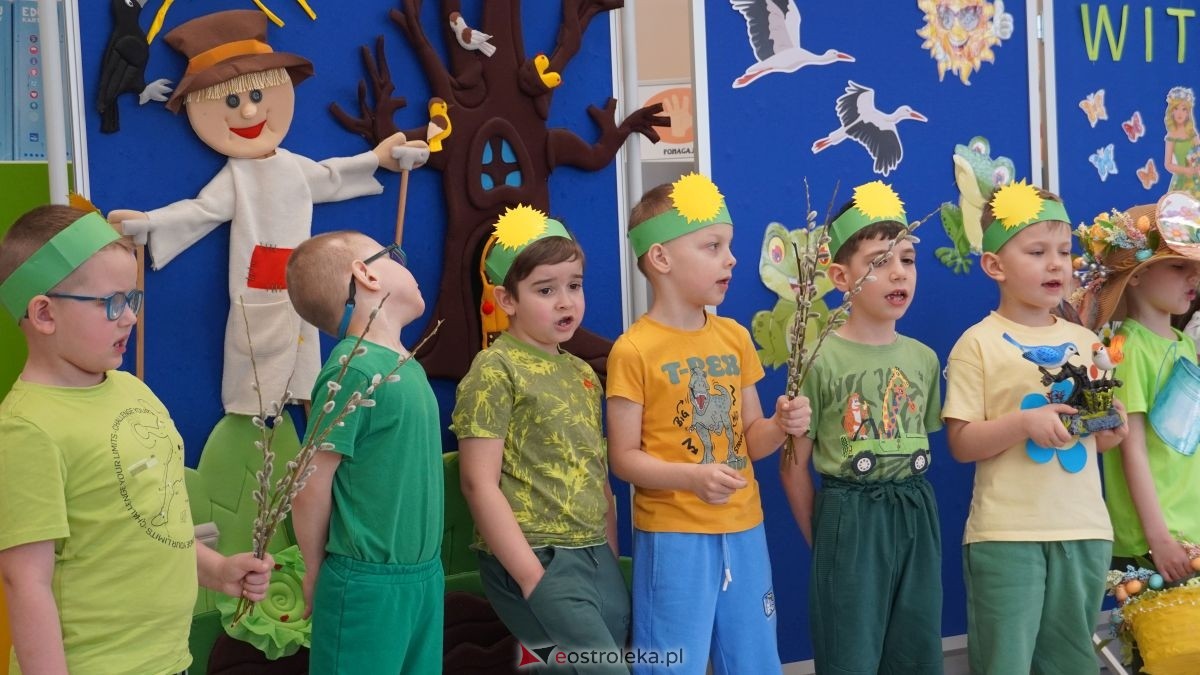Wiosenne przebieranki w „Krainie Radości”. Dzieci z Przedszkola Miejskiego nr 8 przywitały wiosnę! [20.03.2026] - zdjęcie #14 - eOstroleka.pl