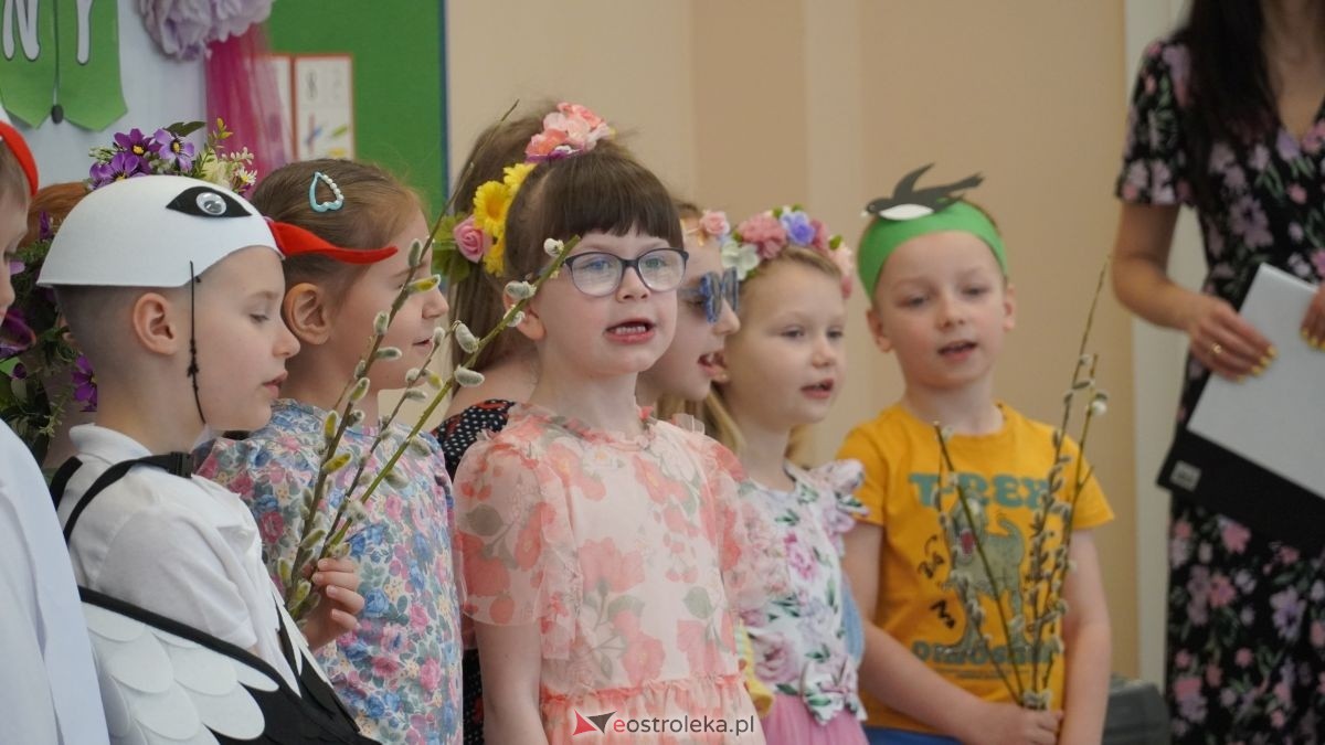 Wiosenne przebieranki w „Krainie Radości”. Dzieci z Przedszkola Miejskiego nr 8 przywitały wiosnę! [20.03.2026] - zdjęcie #11 - eOstroleka.pl