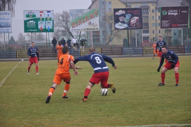 Narew Ostrołęka - Ursus Warszawa 0:3 (20.11.2011) - zdjęcie #23 - eOstroleka.pl