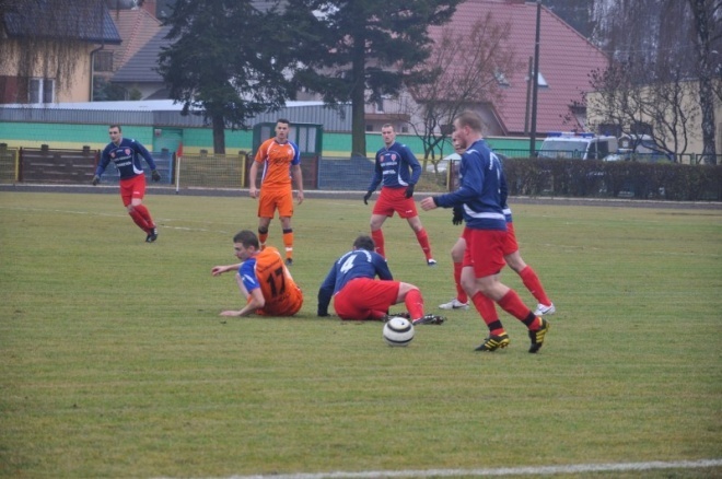 Narew Ostrołęka - Ursus Warszawa 0:3 (20.11.2011) - zdjęcie #20 - eOstroleka.pl