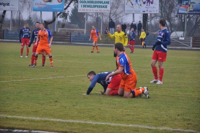 Narew Ostrołęka - Ursus Warszawa 0:3 (20.11.2011) - zdjęcie #14 - eOstroleka.pl