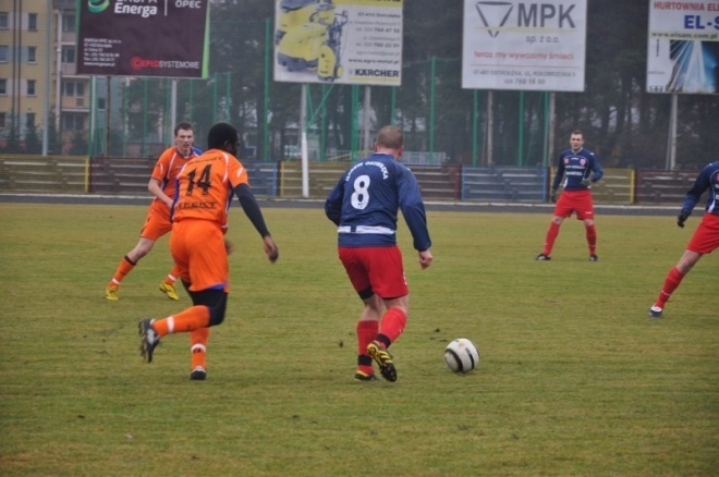Narew Ostrołęka - Ursus Warszawa 0:3 (20.11.2011) - zdjęcie #9 - eOstroleka.pl