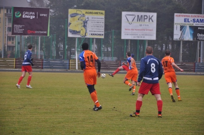 Narew Ostrołęka - Ursus Warszawa 0:3 (20.11.2011) - zdjęcie #8 - eOstroleka.pl