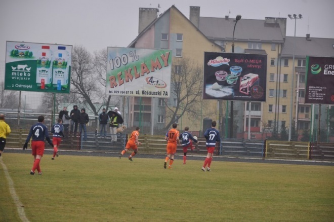 Narew Ostrołęka - Ursus Warszawa 0:3 (20.11.2011) - zdjęcie #5 - eOstroleka.pl