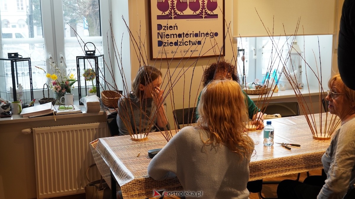 Warsztaty wikliniarskie Koszyk z wikliny w Muzeum Kultury Kurpiowskiej [22.03.2026] - zdjęcie #27 - eOstroleka.pl