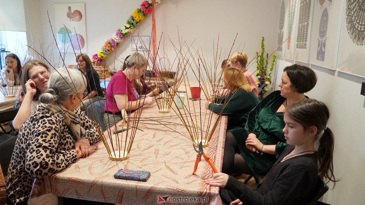 Warsztaty wikliniarskie Koszyk z wikliny w Muzeum Kultury Kurpiowskiej [22.03.2026] - zdjęcie #21 - eOstroleka.pl