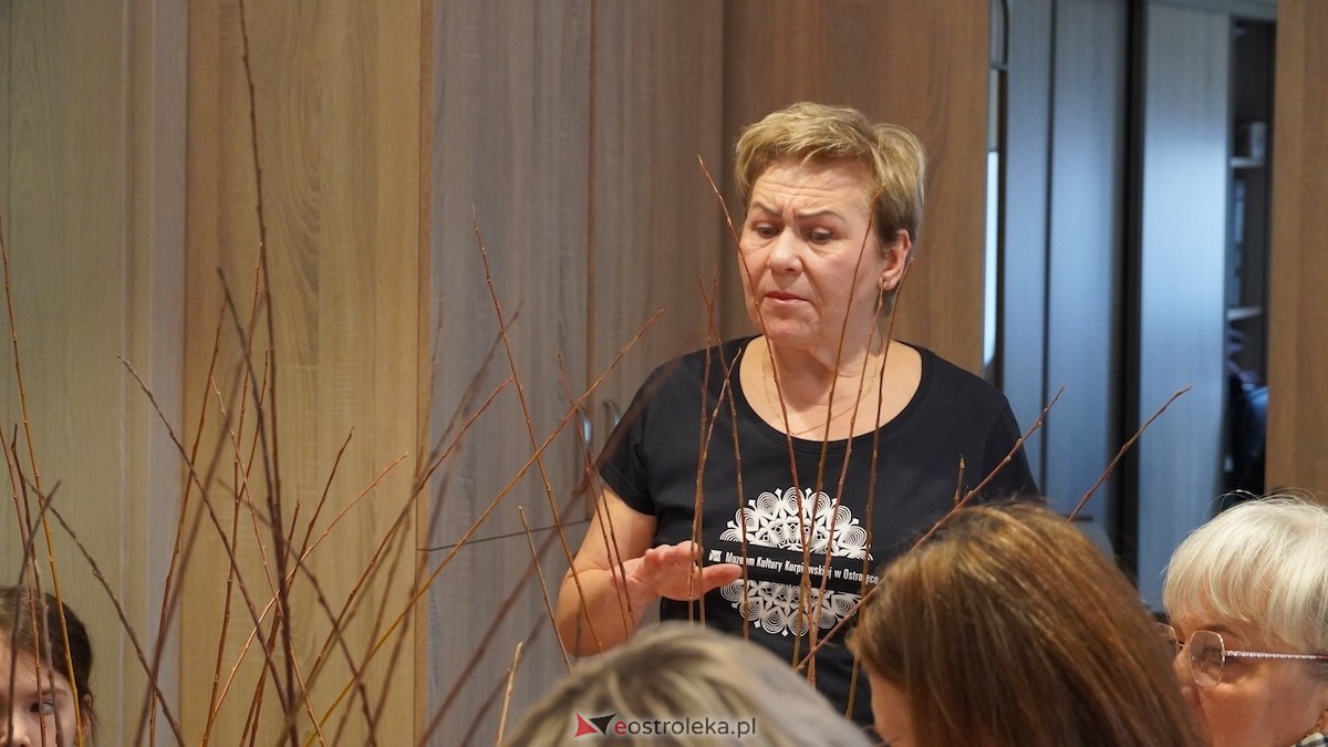 Warsztaty wikliniarskie Koszyk z wikliny w Muzeum Kultury Kurpiowskiej [22.03.2026] - zdjęcie #14 - eOstroleka.pl