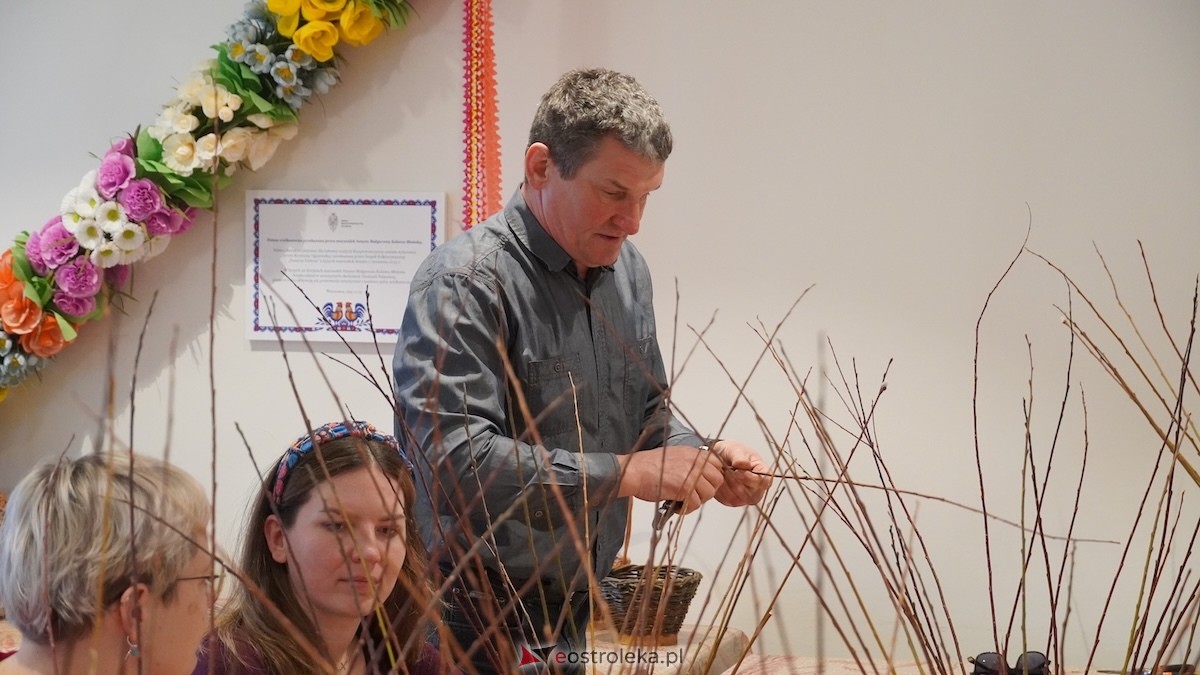 Warsztaty wikliniarskie Koszyk z wikliny w Muzeum Kultury Kurpiowskiej [22.03.2026] - zdjęcie #7 - eOstroleka.pl