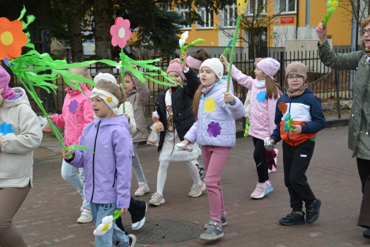 Kurpiowskie marzanny i Pinokio. Tak Kadzidło przywitało wiosnę! Fot. CKK Kadzidło  [20.03.2026] - zdjęcie #63 - eOstroleka.pl