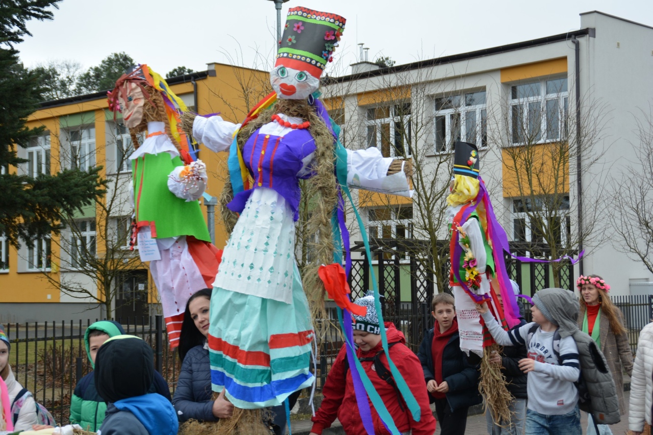 Kurpiowskie marzanny i Pinokio. Tak Kadzidło przywitało wiosnę! Fot. CKK Kadzidło  [20.03.2026] - zdjęcie #62 - eOstroleka.pl