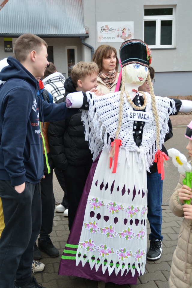 Kurpiowskie marzanny i Pinokio. Tak Kadzidło przywitało wiosnę! Fot. CKK Kadzidło  [20.03.2026] - zdjęcie #12 - eOstroleka.pl