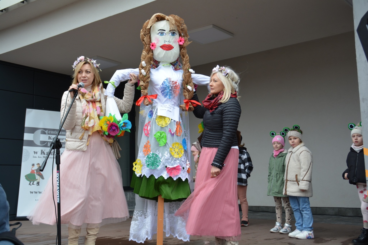 Kurpiowskie marzanny i Pinokio. Tak Kadzidło przywitało wiosnę! Fot. CKK Kadzidło  [20.03.2026] - zdjęcie #3 - eOstroleka.pl