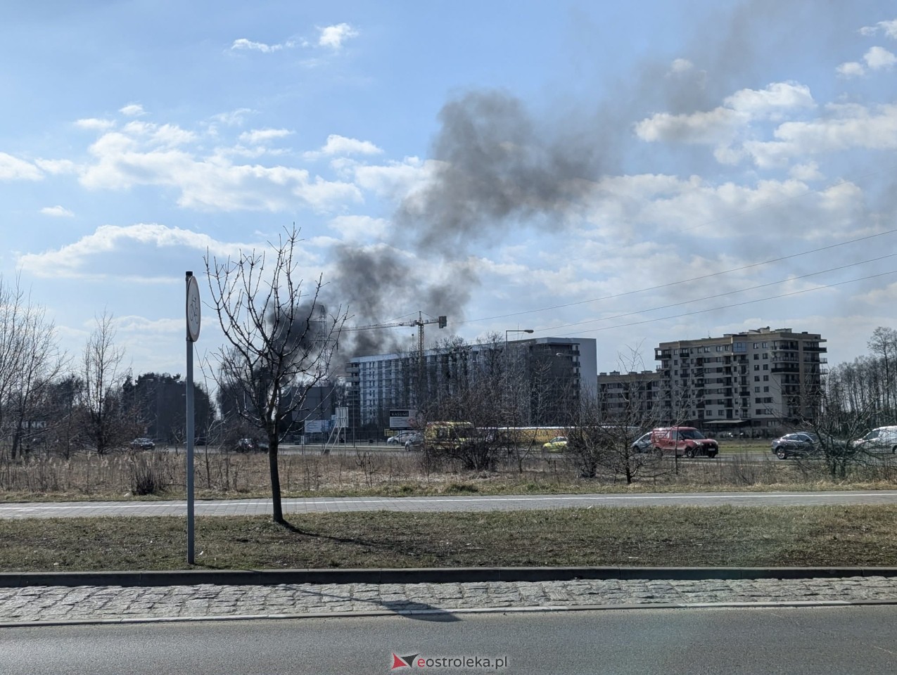 Pożar na terenie budowy w Ostrołęce [23.03.2026] - zdjęcie #5 - eOstroleka.pl