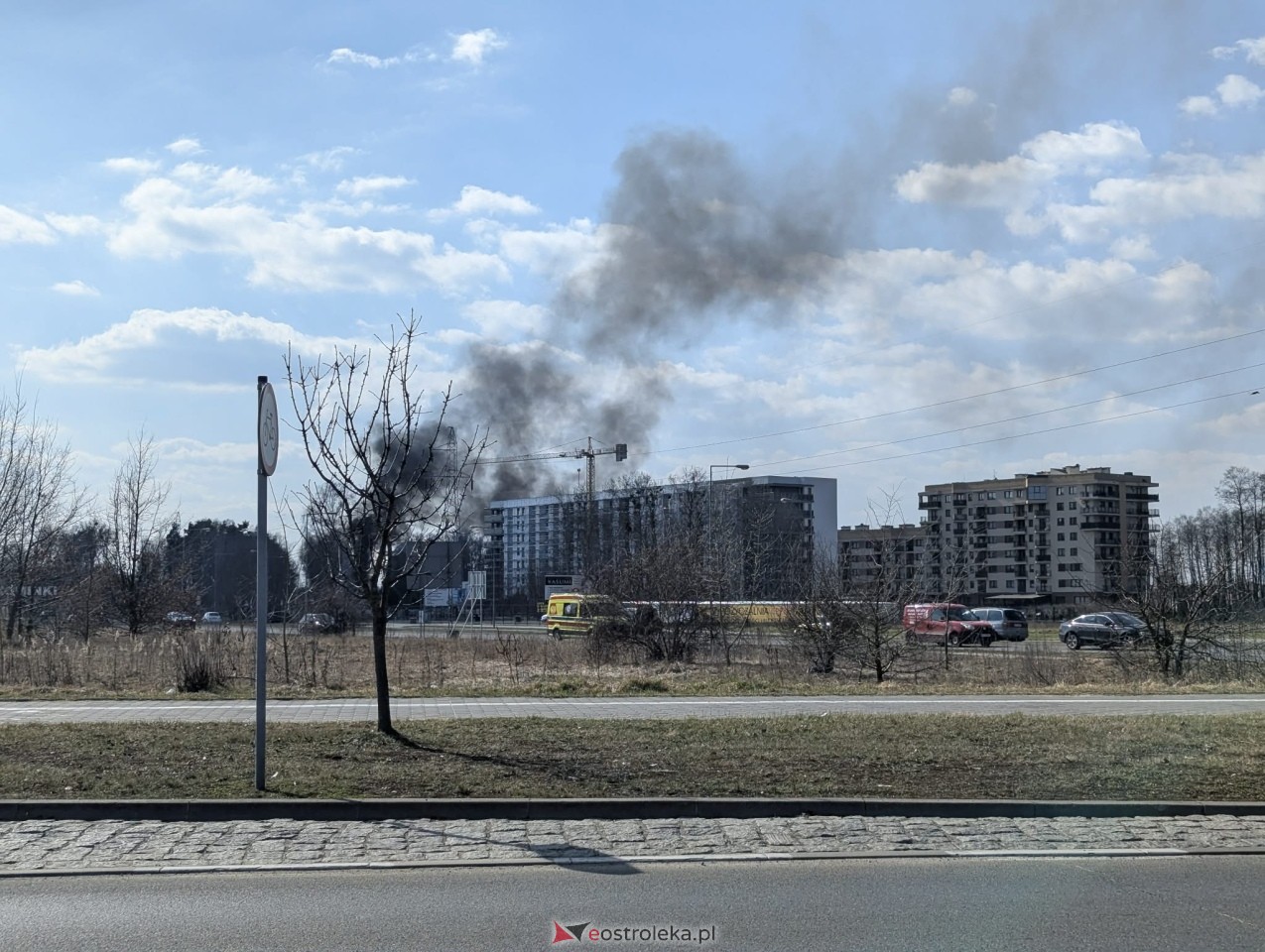 Pożar na terenie budowy w Ostrołęce [23.03.2026] - zdjęcie #2 - eOstroleka.pl