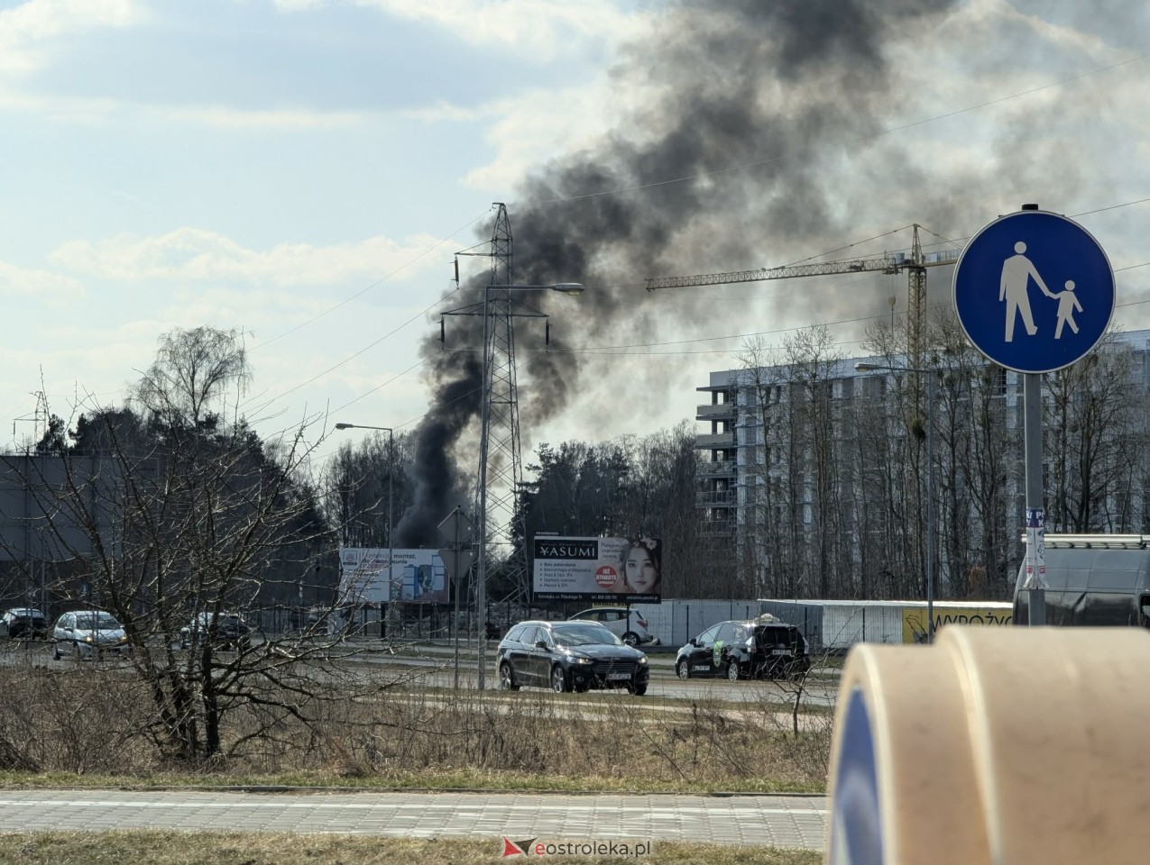 Pożar na terenie budowy w Ostrołęce [23.03.2026] - zdjęcie #1 - eOstroleka.pl