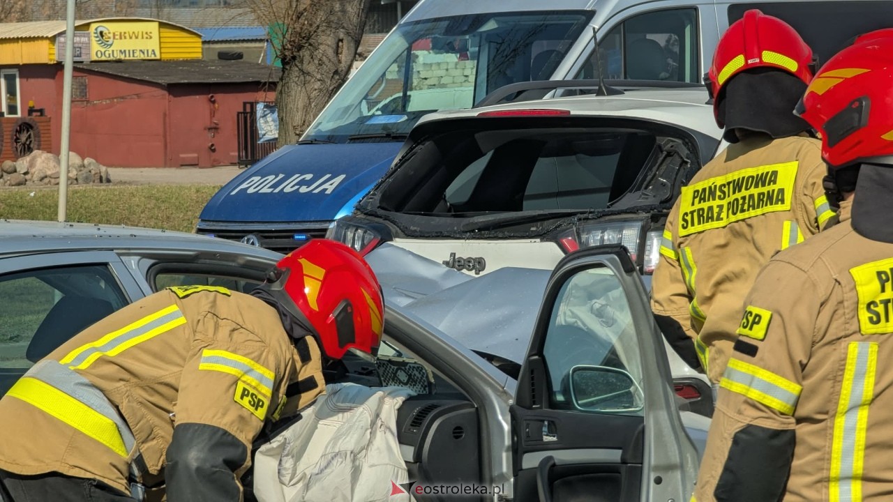 Wypadek na Alei Wojska Polskiego w Ostrołęce [24.03.2026] - zdjęcie #15 - eOstroleka.pl