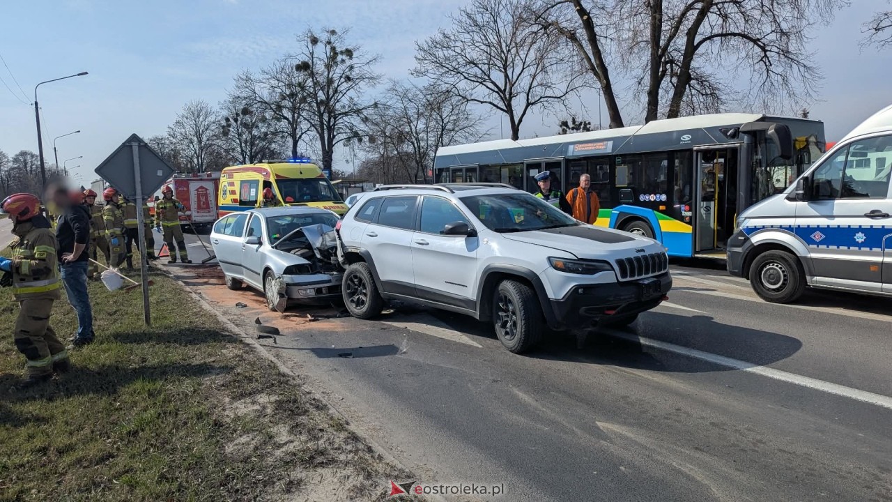 Wypadek na Alei Wojska Polskiego w Ostrołęce [24.03.2026] - zdjęcie #13 - eOstroleka.pl