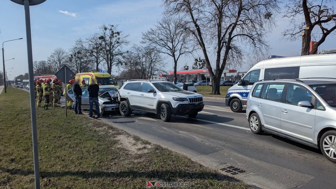 Wypadek na Alei Wojska Polskiego w Ostrołęce [24.03.2026] - zdjęcie #12 - eOstroleka.pl