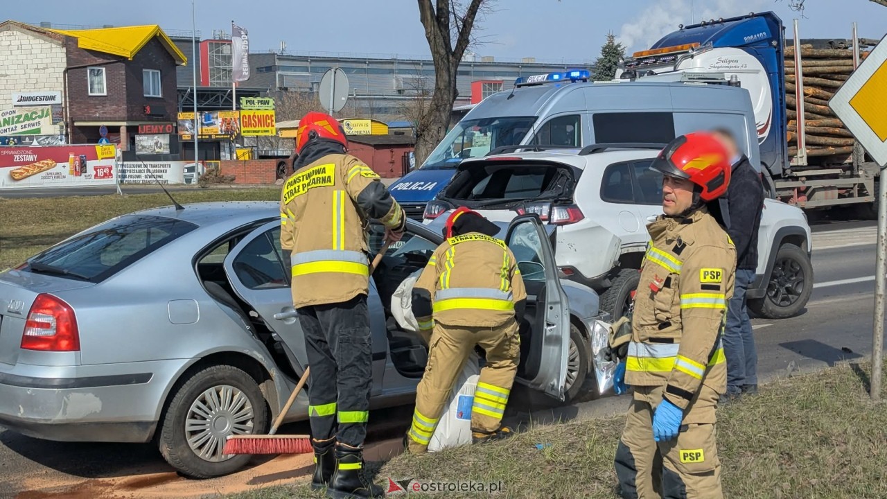 Wypadek na Alei Wojska Polskiego w Ostrołęce [24.03.2026] - zdjęcie #11 - eOstroleka.pl