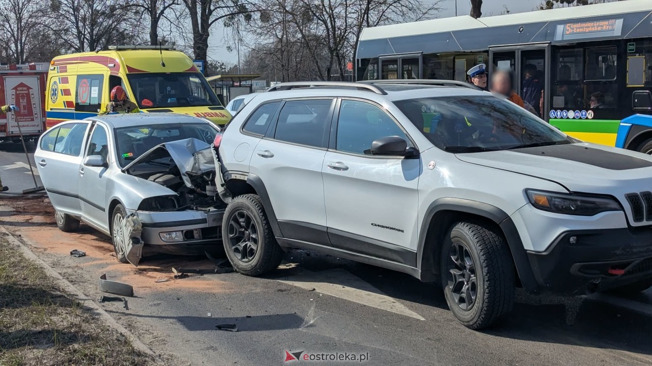 Wypadek na Alei Wojska Polskiego w Ostrołęce [24.03.2026] - zdjęcie #9 - eOstroleka.pl