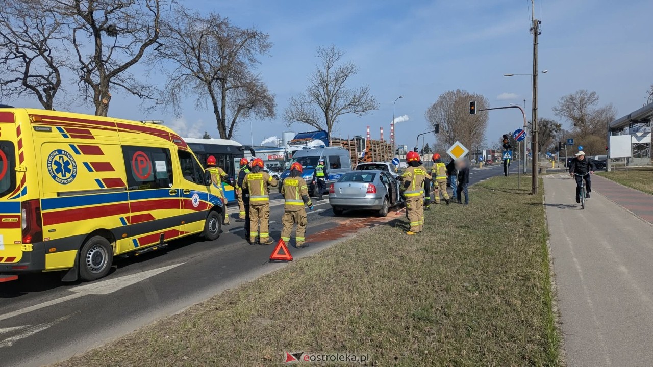 Wypadek na Alei Wojska Polskiego w Ostrołęce [24.03.2026] - zdjęcie #8 - eOstroleka.pl