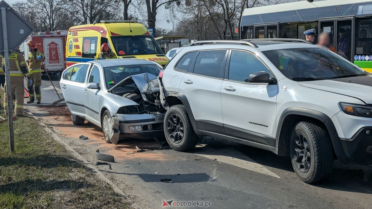 Wypadek na Alei Wojska Polskiego w Ostrołęce [24.03.2026] - zdjęcie #7 - eOstroleka.pl