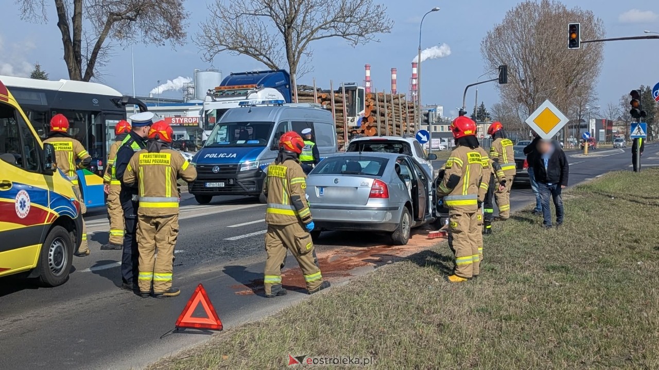 Wypadek na Alei Wojska Polskiego w Ostrołęce [24.03.2026] - zdjęcie #6 - eOstroleka.pl