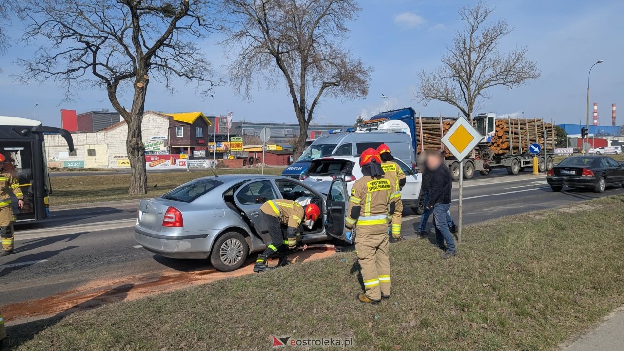 Wypadek na Alei Wojska Polskiego w Ostrołęce [24.03.2026] - zdjęcie #4 - eOstroleka.pl