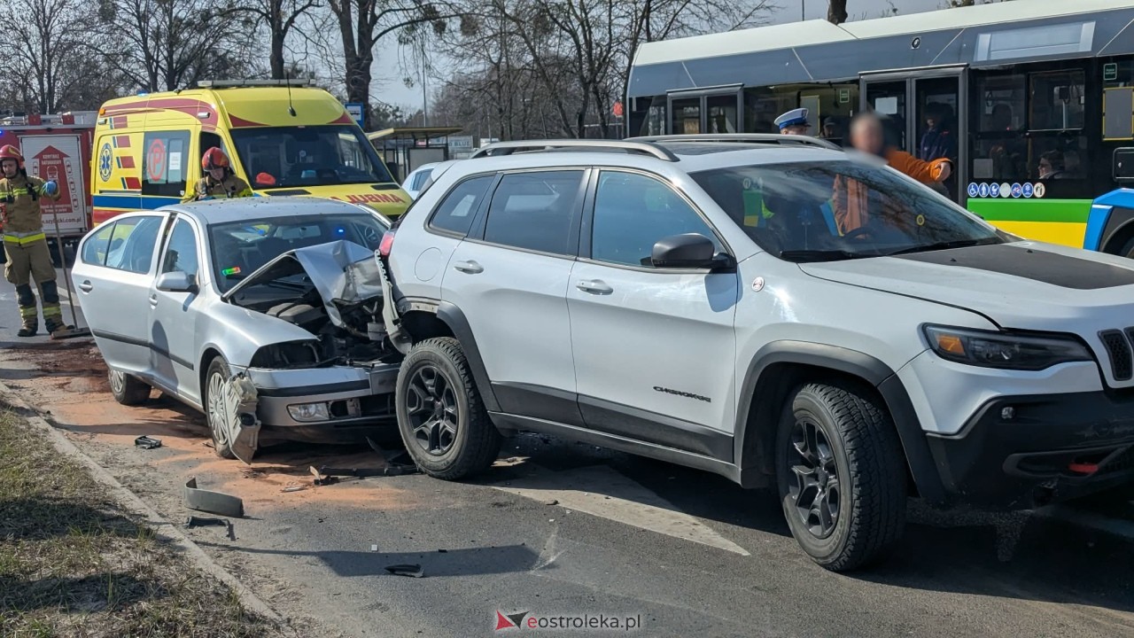 Wypadek na Alei Wojska Polskiego w Ostrołęce [24.03.2026] - zdjęcie #3 - eOstroleka.pl