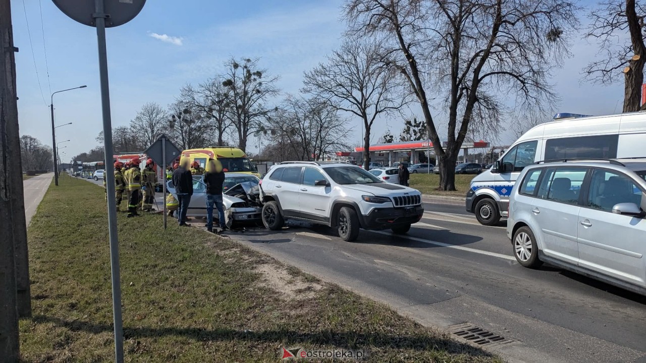 Wypadek na Alei Wojska Polskiego w Ostrołęce [24.03.2026] - zdjęcie #2 - eOstroleka.pl