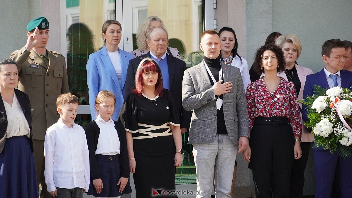 Otwarcie wystawy „Dla Ciebie zginął żołnierz, strażak, policjant, a dla nich tata” w SP w Rzekuniu [24.03.2026] - zdjęcie #115 - eOstroleka.pl