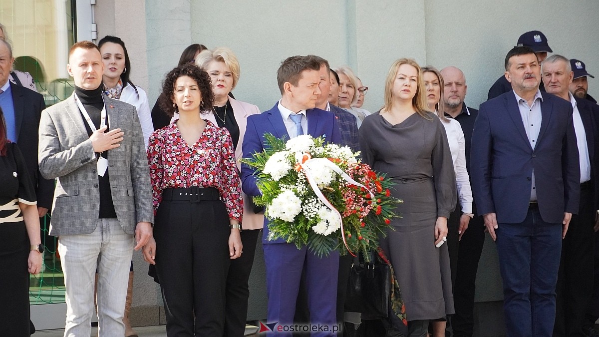 Otwarcie wystawy „Dla Ciebie zginął żołnierz, strażak, policjant, a dla nich tata” w SP w Rzekuniu [24.03.2026] - zdjęcie #114 - eOstroleka.pl