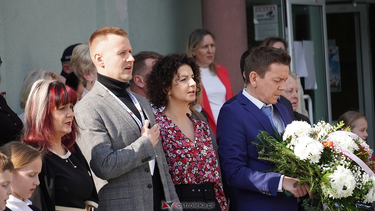 Otwarcie wystawy „Dla Ciebie zginął żołnierz, strażak, policjant, a dla nich tata” w SP w Rzekuniu [24.03.2026] - zdjęcie #103 - eOstroleka.pl