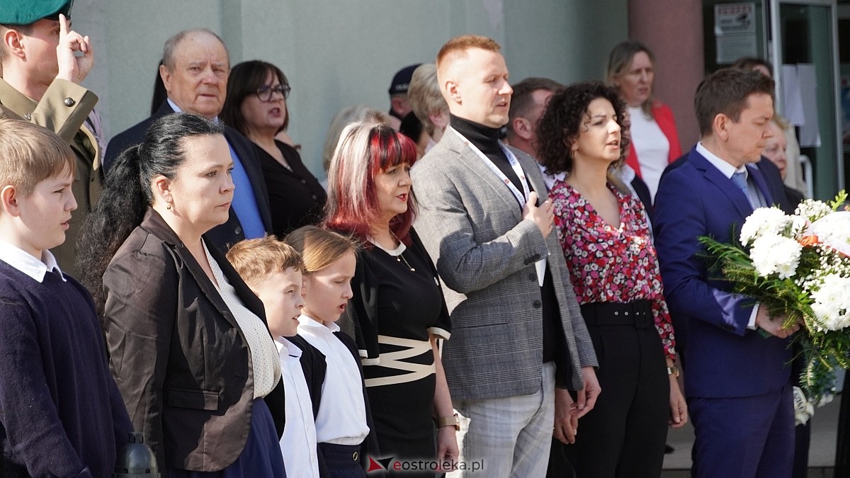 Otwarcie wystawy „Dla Ciebie zginął żołnierz, strażak, policjant, a dla nich tata” w SP w Rzekuniu [24.03.2026] - zdjęcie #101 - eOstroleka.pl
